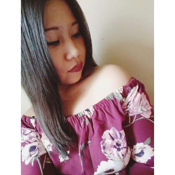 Meet your Posher, Nicole - Picture 1 of 1